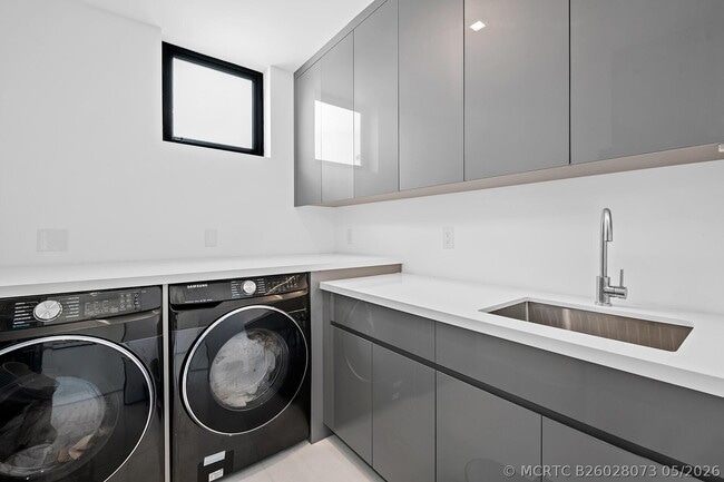 Building Photo - 401 Lido Dr
