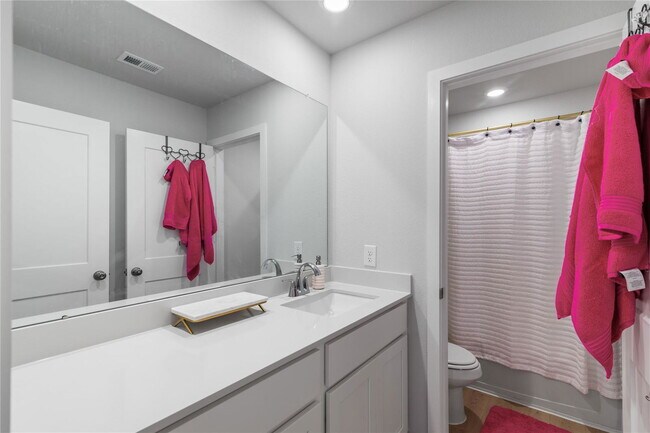 Building Photo - 123 Alset Dr