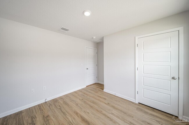 Building Photo - 6347 Burrow Ln