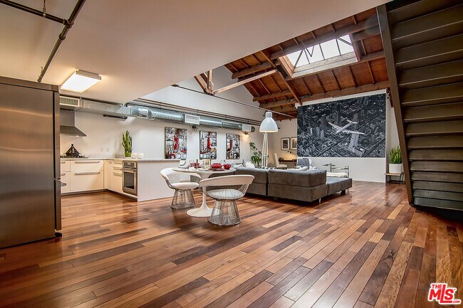 Building Photo - 1046 Princeton Dr