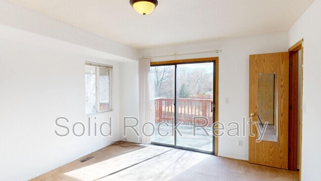 Building Photo - 935 Greenbrier Dr