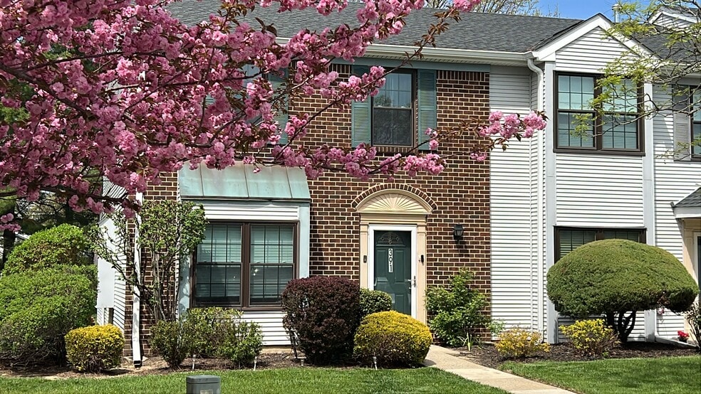 Primary Photo - 391 Danbury Ln