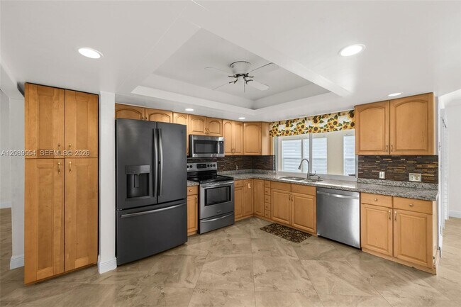 Building Photo - 7700 NW 11th Pl