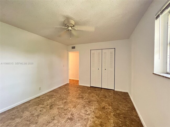 Building Photo - 850 E Commercial Blvd