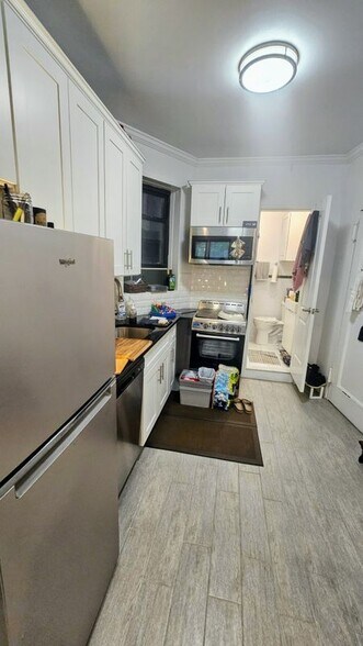 Building Photo - 403 E 73rd St
