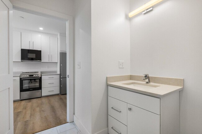 Building Photo - 238 Deer St