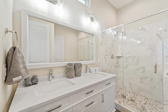 Building Photo - 5620 Madison St