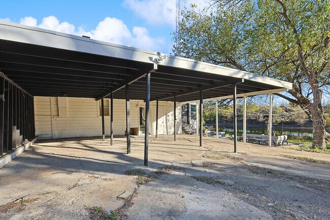 Building Photo - 260 McGraw Ln
