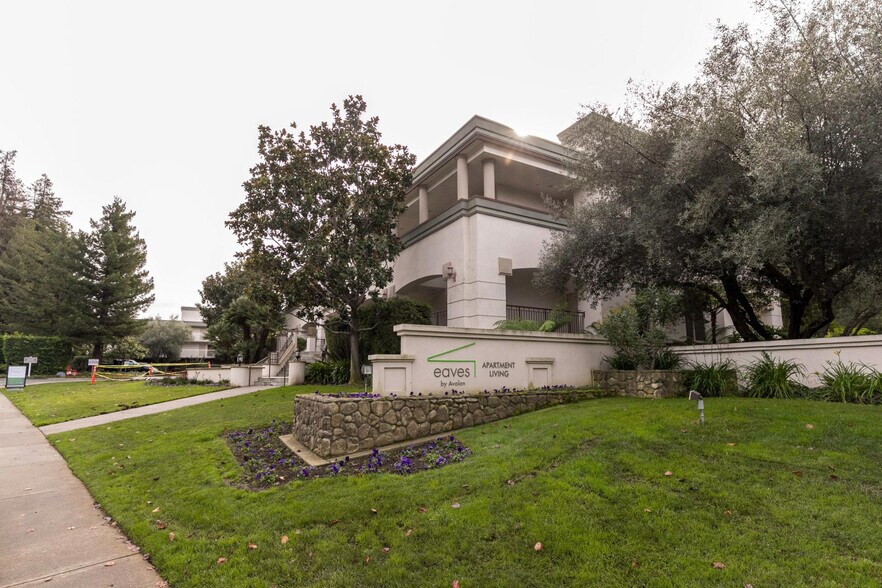 Building Photo - 555 W Middlefield Rd