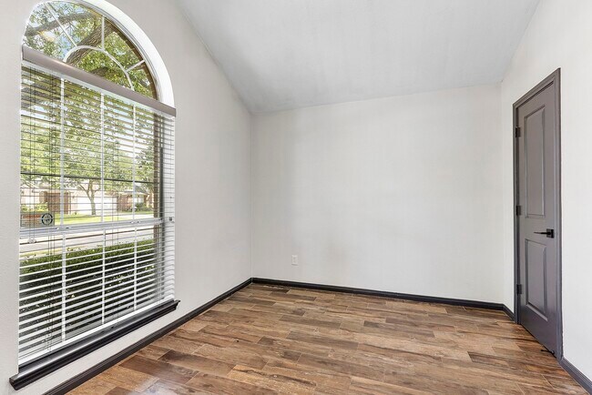 Building Photo - 20815 Whitevine Way