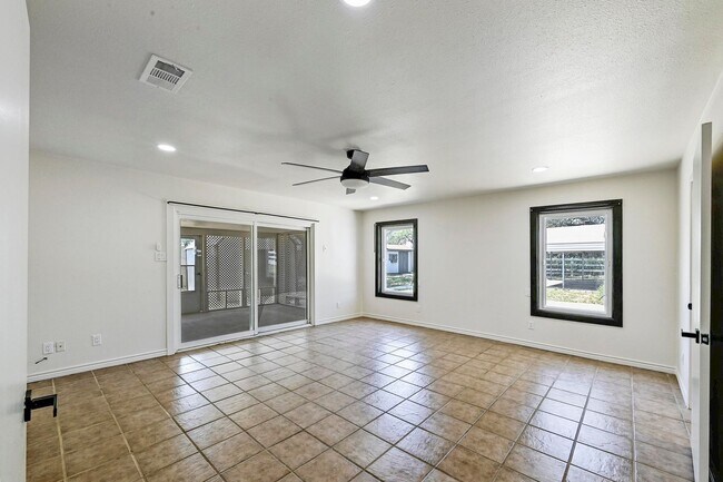 Building Photo - Lots of Space in Spicewood