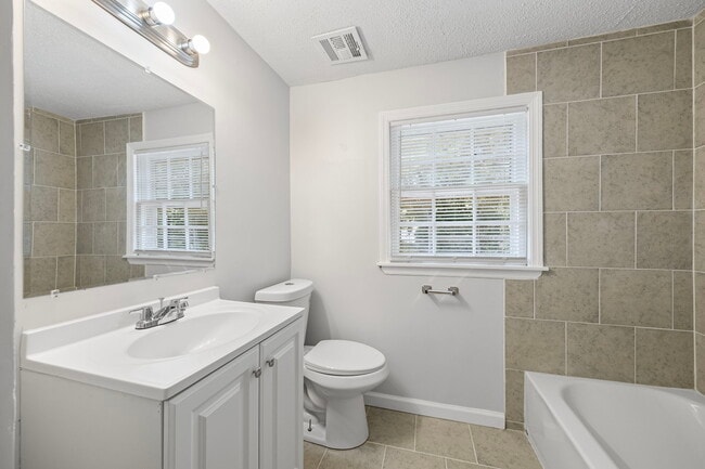 Building Photo - 3843 Blue Jay Rd