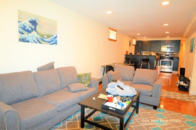 Building Photo - 73 Thatcher St