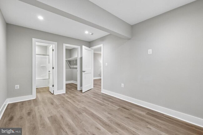 Building Photo - 735 N George Mason Dr