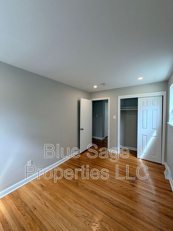 Building Photo - 4424 Bloomfield Ave