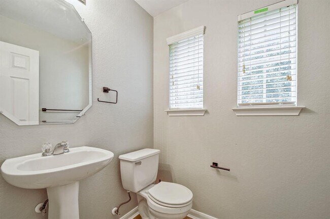 Building Photo - 1030 Birdsong Ln