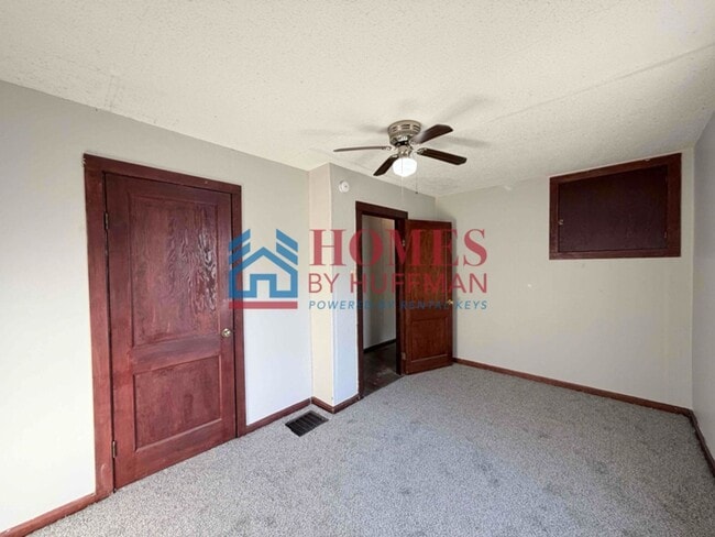 Building Photo - Westside! | Three Bedroom House