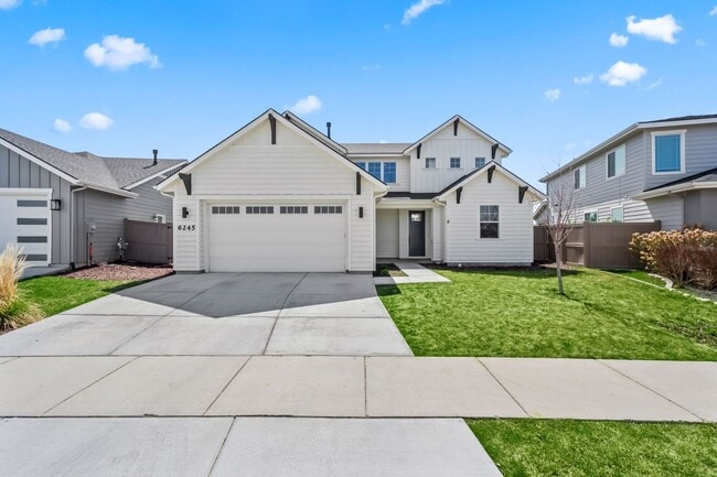 Building Photo - Gorgeous Home in the Perfect Location!