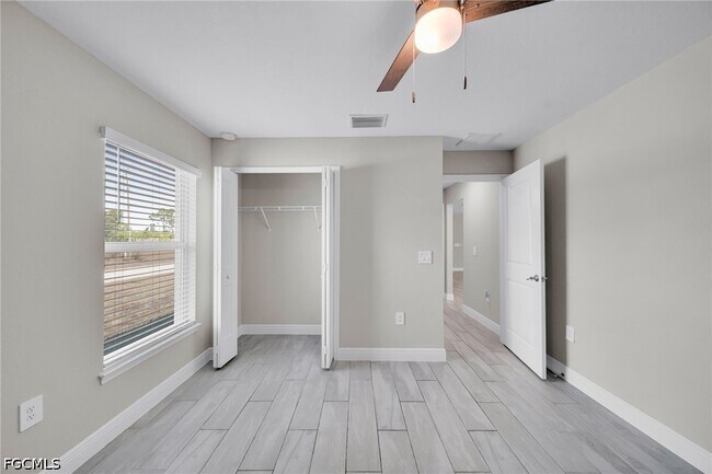 Building Photo - 4326 NE 24th Pl