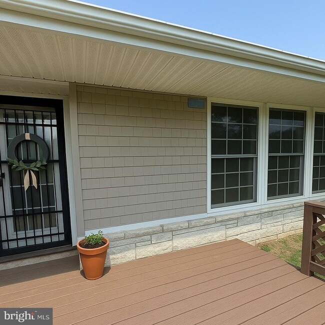 Building Photo - 7697 Hedgesville Rd