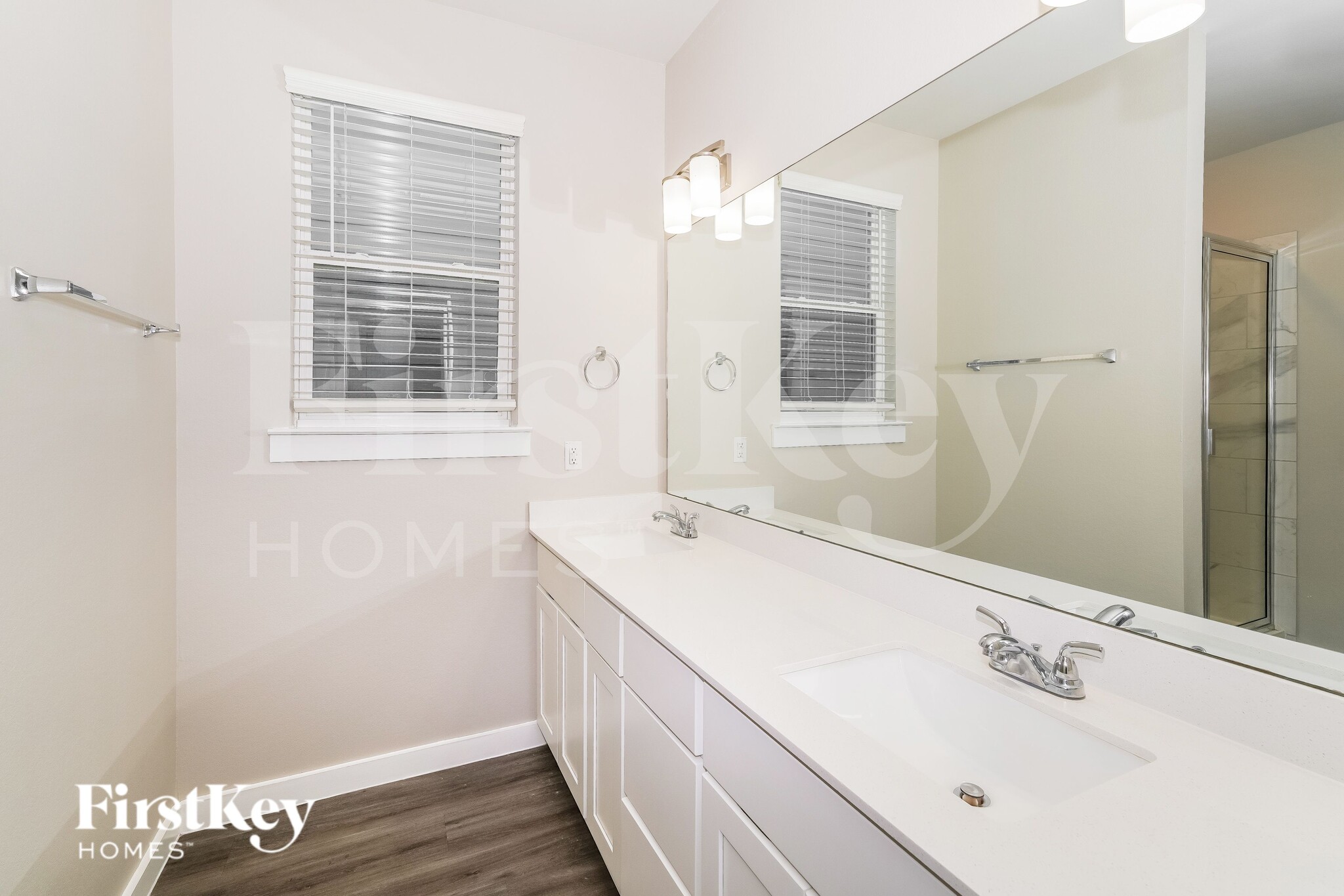 Building Photo - 309 N Centro Cir