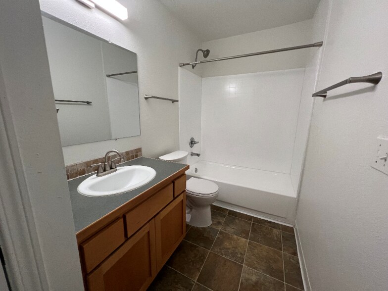 Building Photo - 17260 SW Heritage Ct