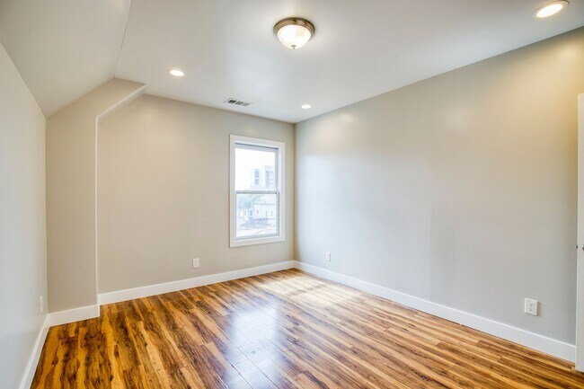 Building Photo - Jyoty