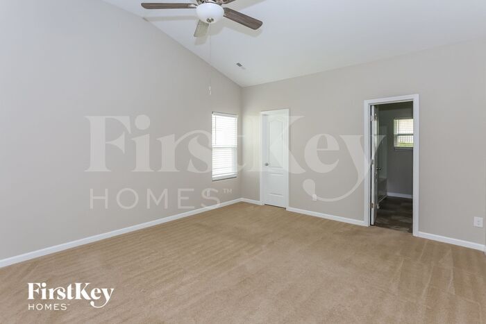 Building Photo - 1373 Waylon Ave