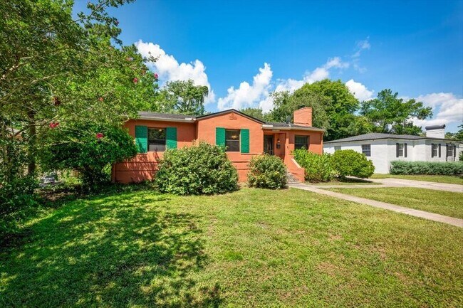 Building Photo - 4622 Redwood Ave