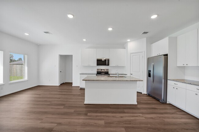 Building Photo - 13614 Pine Dr