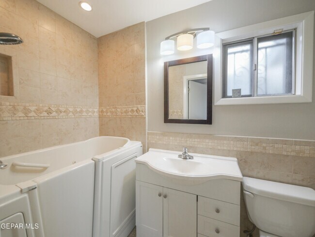 Building Photo - 3213 El Morro Rd