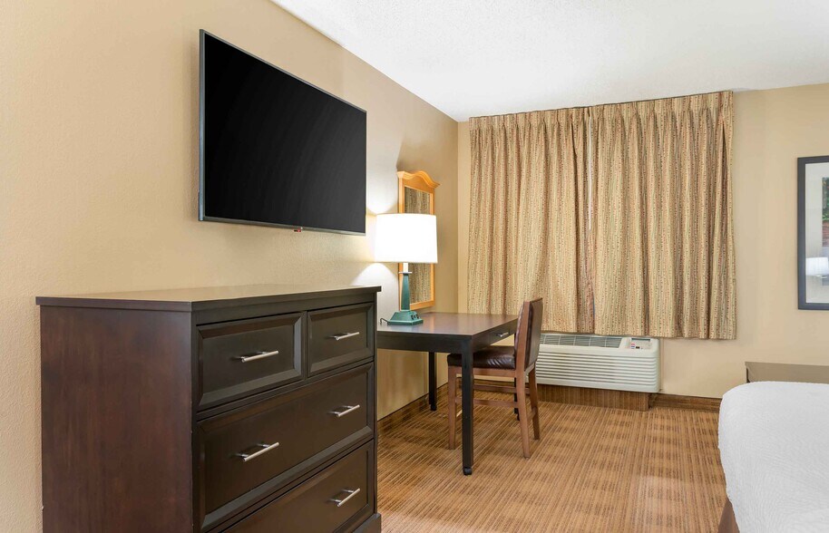 Building Photo - Furnished Studio-Chicago - Schaumburg - Convention Center