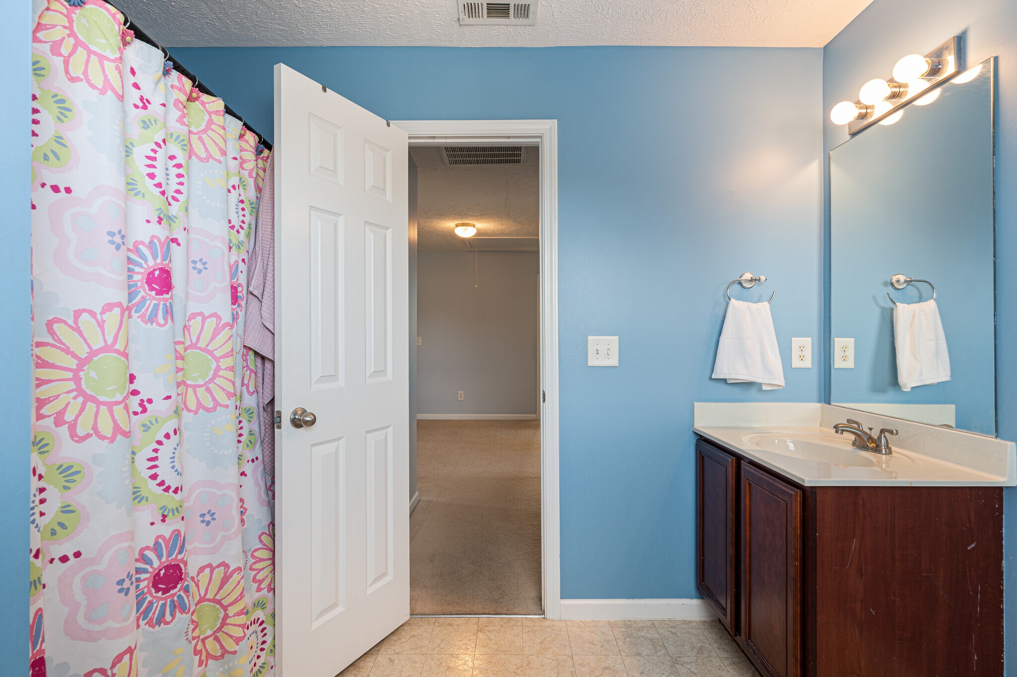 Full Bathroom upstairs - 3636 Blaze Dr