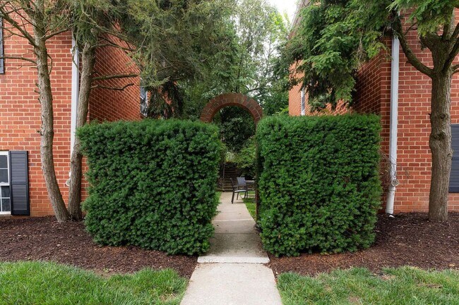 Building Photo - 4002 Linkwood Rd