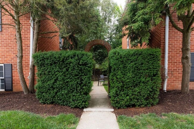 Building Photo - 4014 Linkwood Rd