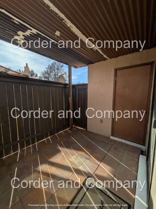 Building Photo - Charming town home 2Bedroom 2Bath Downstairs unit located in the Del Norte High School district.