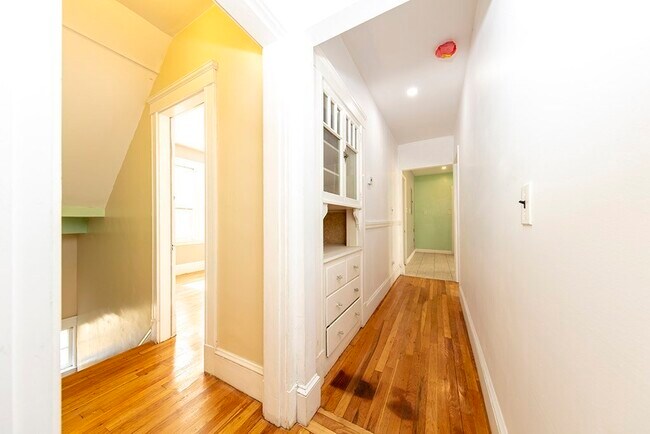 Building Photo - 20 Priesing St