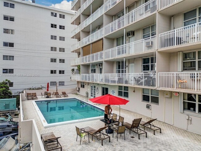 Building Photo - 1300 Lincoln Rd