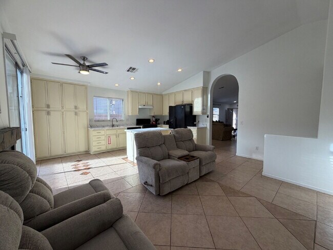Building Photo - SINGLE-STORY HOME | GATED COMMUNITY | FLEXIBLE FURNISHING OPTIONS I 4 Bedroom Home with Private B...