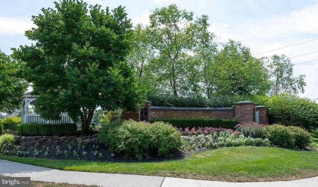 Building Photo - 602 Van Gogh Ct