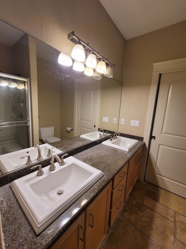Building Photo - Contemporary Condo in Johns Landing