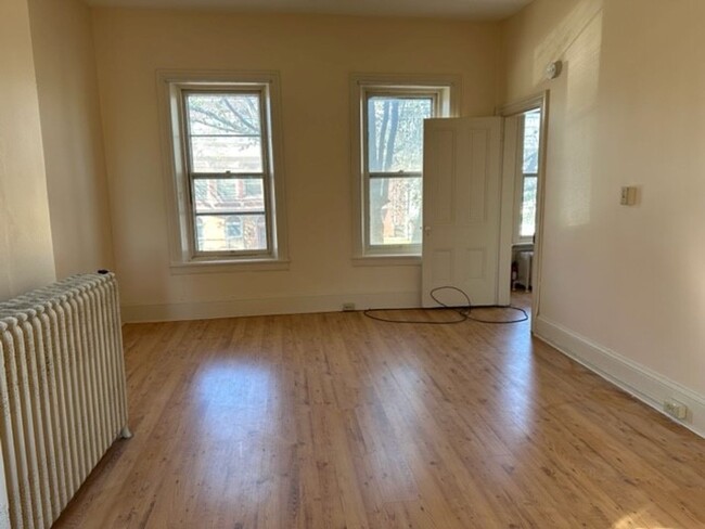 Building Photo - Welcome to our cozy 2nd floor 2-bedroom, 1...