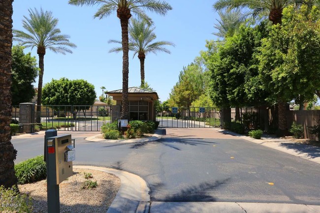 Building Photo - 7371 E Vaquero Dr
