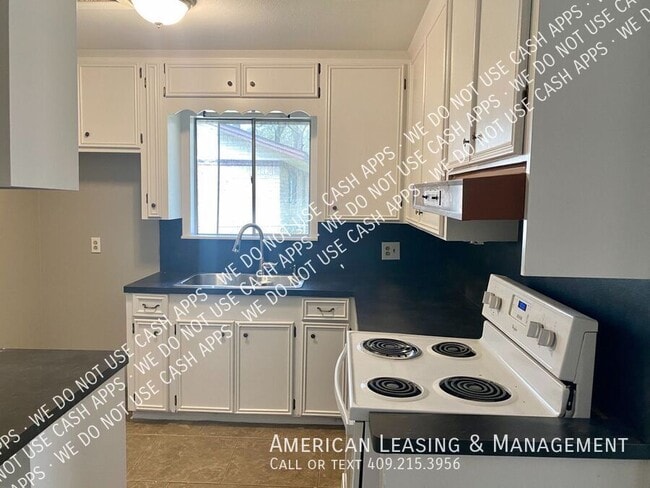 Building Photo - 10 Woodhaven Ct