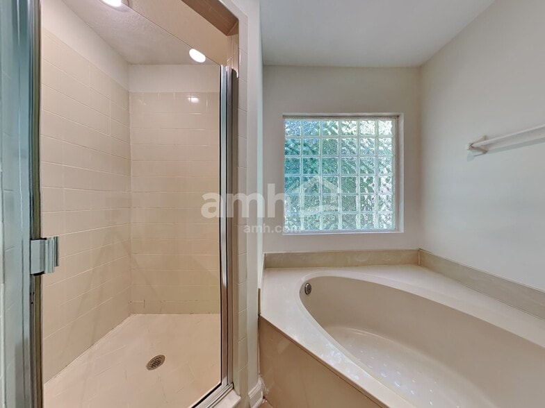 Building Photo - 2360 Cherokee Cove Trl