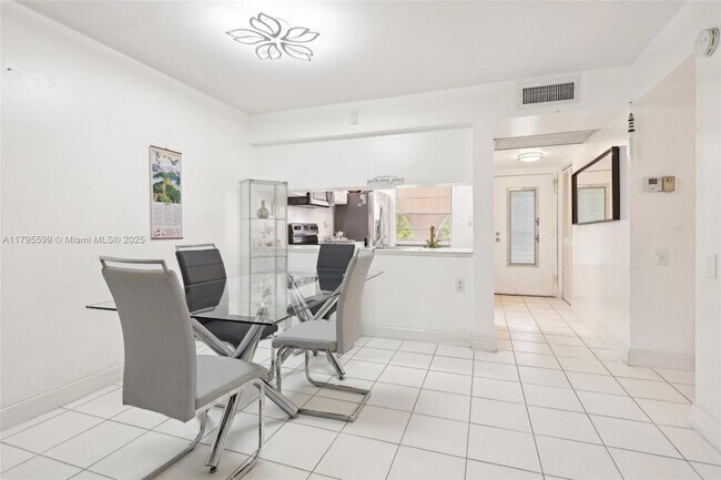 Building Photo - 1210 Bahama Bend