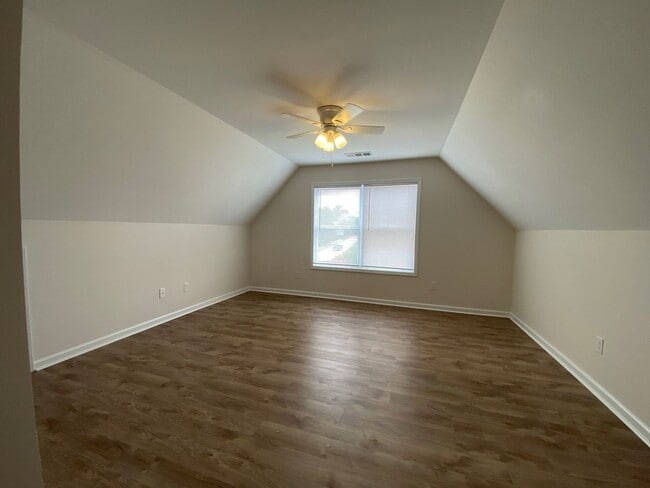 Building Photo - PRE-LEASING FOR AUGUST 2026!