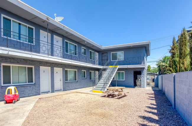 Building Photo - 2217 Sunrise Ave