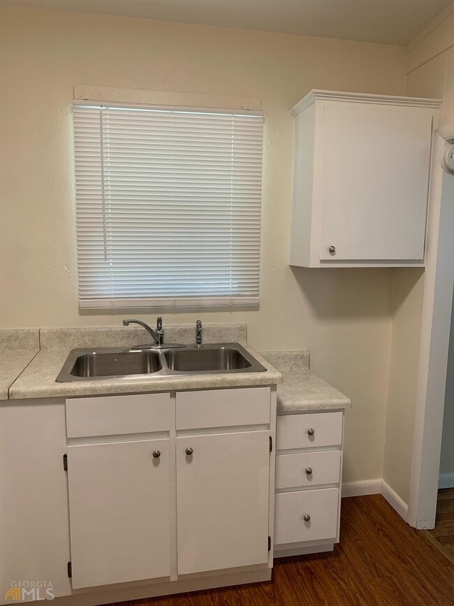 Building Photo - 174 Hart Ave