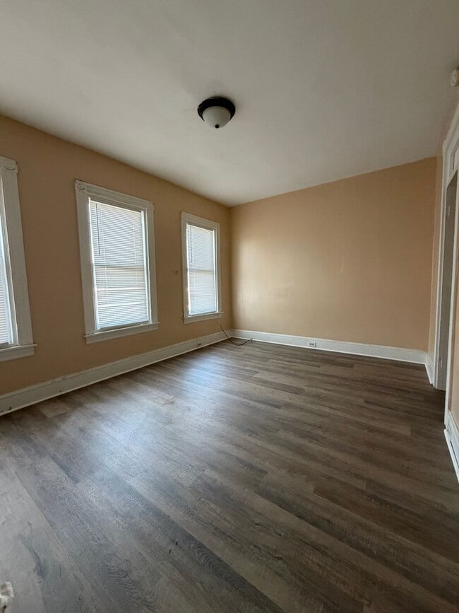 Building Photo - 411 S Prince St